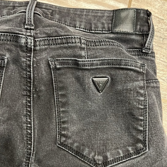 Guess jeans. Ladies size 26. EUC. - Picture 5 of 6